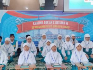 Siswa dan siswi Kelas III, IV, V dan VI SD Muhammadiyah 15 Surabaya saat mengikuti Khatmil Quran dan Imtihan. Ist