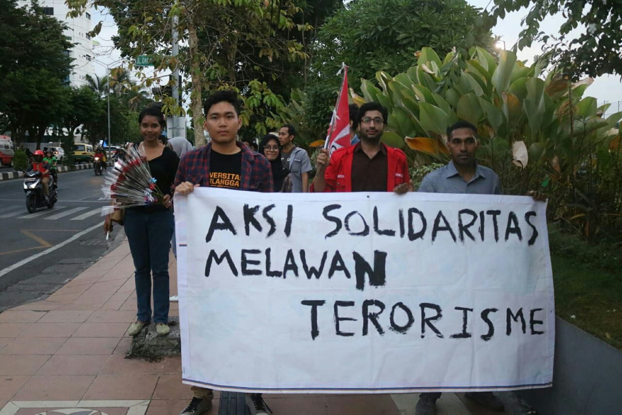 Mahasiswa Unair Turun Jalan Kutuk Aksi Bom Teroris di Surabaya