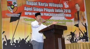 Calon Wakil Gubernur Jatim Emil Dardak saat memberikan orasi politik dihadapan pengurus dan anggota Pemuda Pancasila Jawa Timur. Ist