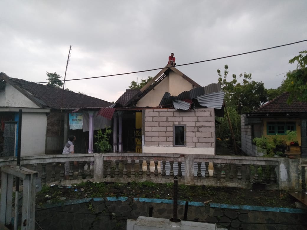 Lagi, Angin Puting ‘Sapu’ 30 Rumah Dua Desa di Sidoarjo