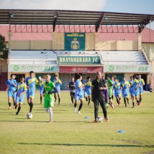 Latihan : Bhayangkara FC menggelar latihan di bascamp Mapolda Jatim, ini dilakukan untuk persiapan hari Minggu tanggal 15 September 2019 yang akan melaksanakan TC (Training center) di Agro Batu. Ist