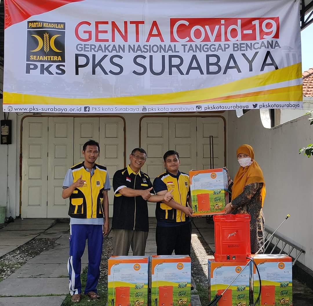 Stop Covid-19, DPD PKS Surabaya Salurkan Masker dan Handsanitizer