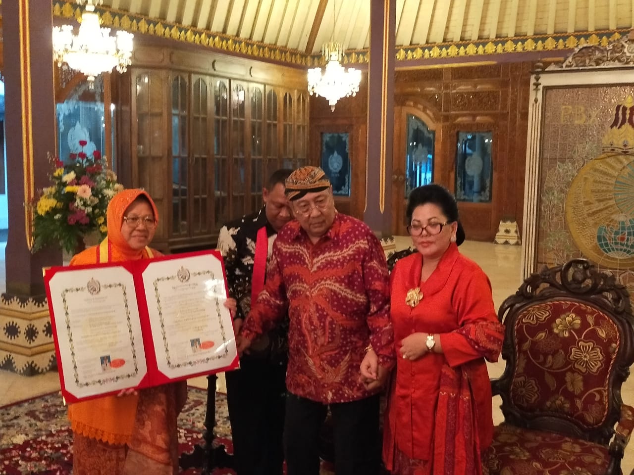 Wali Kota Risma Terima Gelar Bangsawan dari Keraton Surakarta