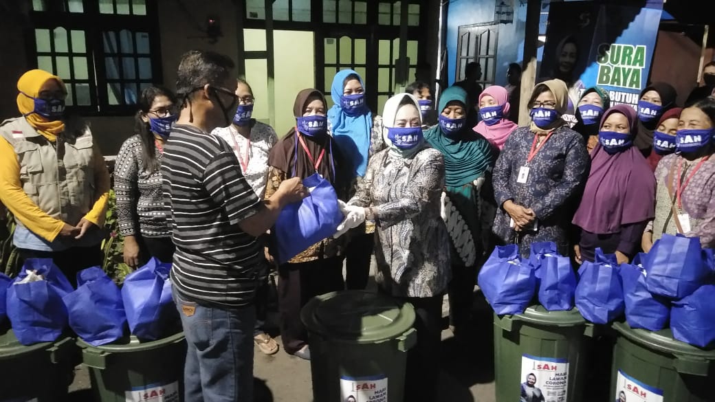 Peduli COVID-19, Cawawali Siti Anggraenie Hapsari Bagikan Sembako dan Masker kepada Warga Jajar Tunggal