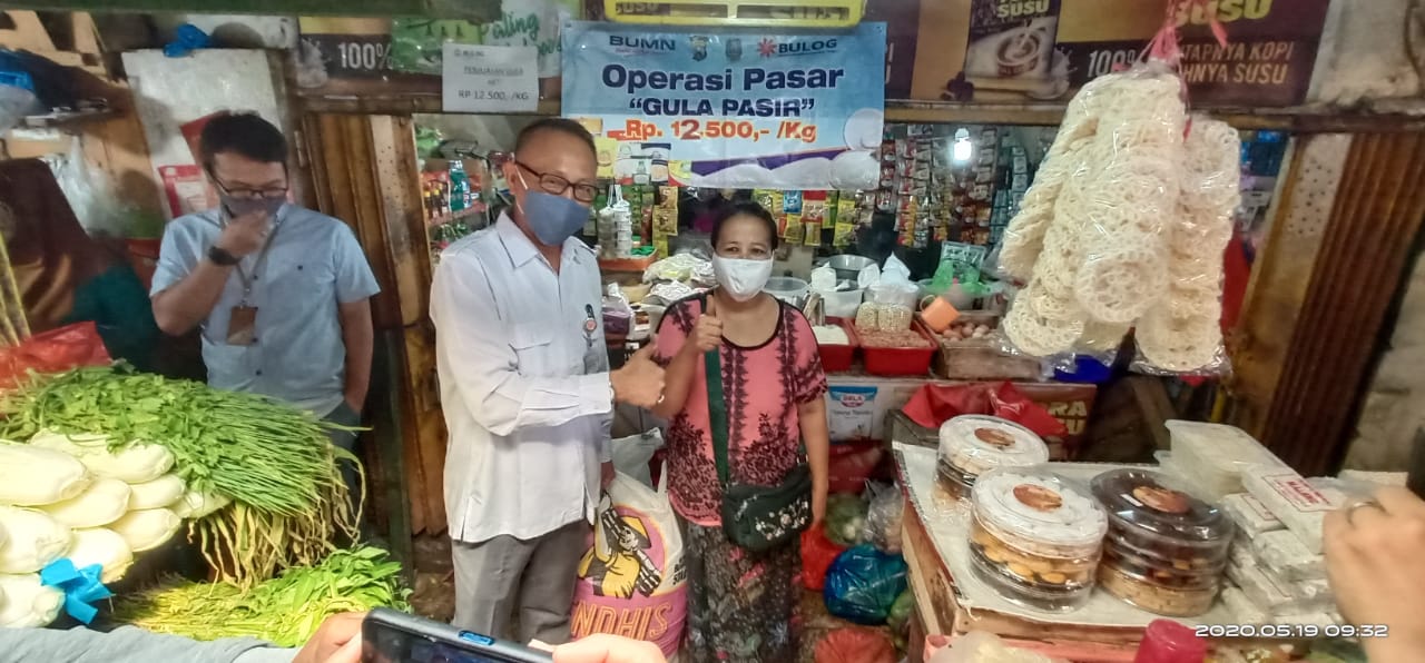 Stabilkan Harga Gula Pasir, Bulog Jatim Operasi Pasar ke Pedagang