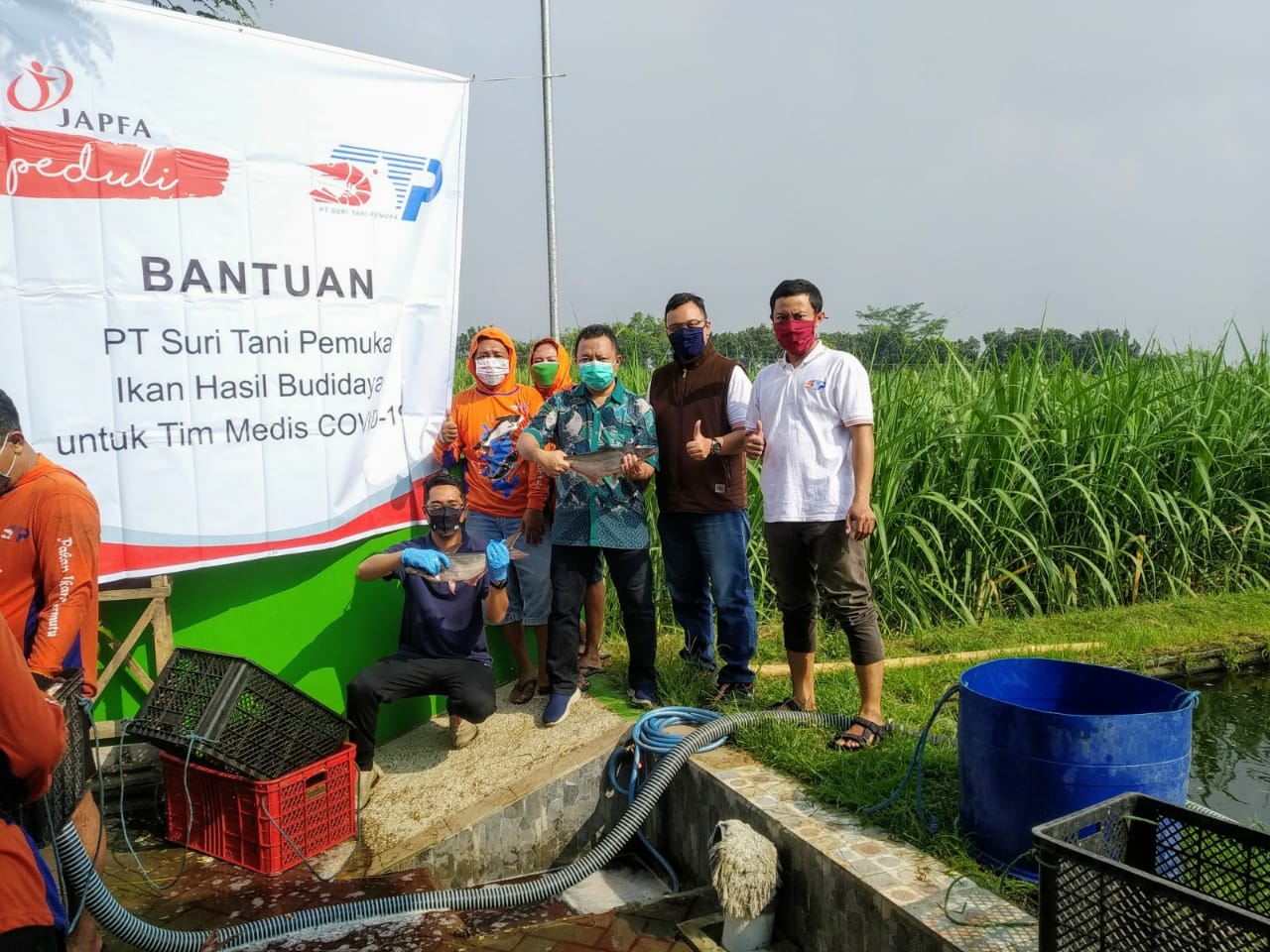 PT STP Bantu Petani Ikan Jatim dan Bagikan 6.300 Paket Makanan Buka Puasa untuk Tim Medis COVID-19