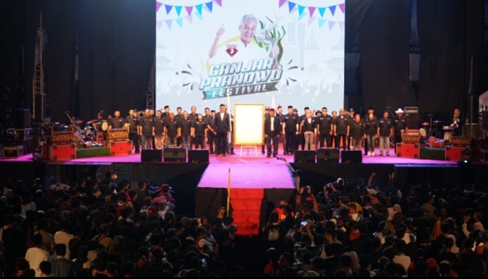Puluhan Ribu Warga Hadiri “Ganjar Pranowo Festival” di Surabaya