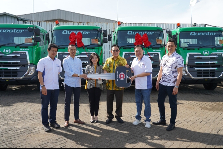 Tutup Tahun 2022, UD Trucks Serah Terima 32 Unit Quester Euro 5