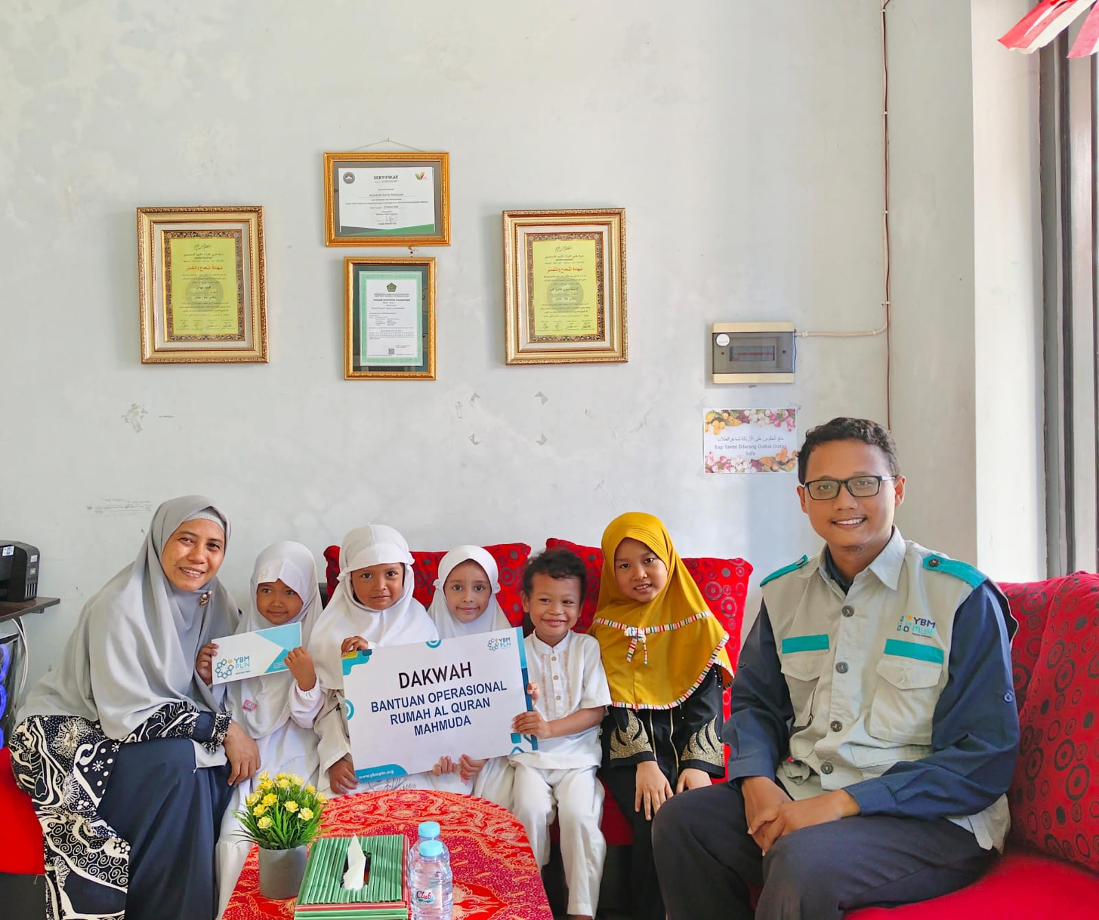 PT PLN (Persero) Memberikan Bantuan Operasional untuk Rumah Al Quran Mahmuda Surabaya (RQM)