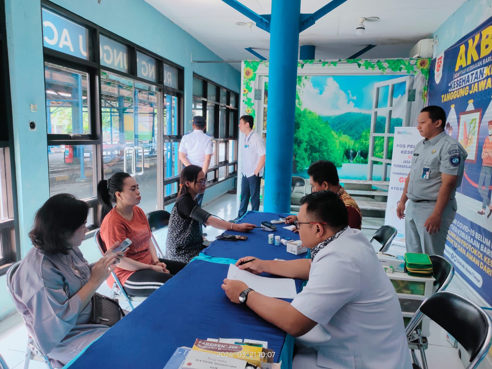 Komitmen Wujudkan Keselamatan Transportasi, Jasa Raharja Bojonegoro Adakan Pengobatan Gratis di Terminal Lamongan