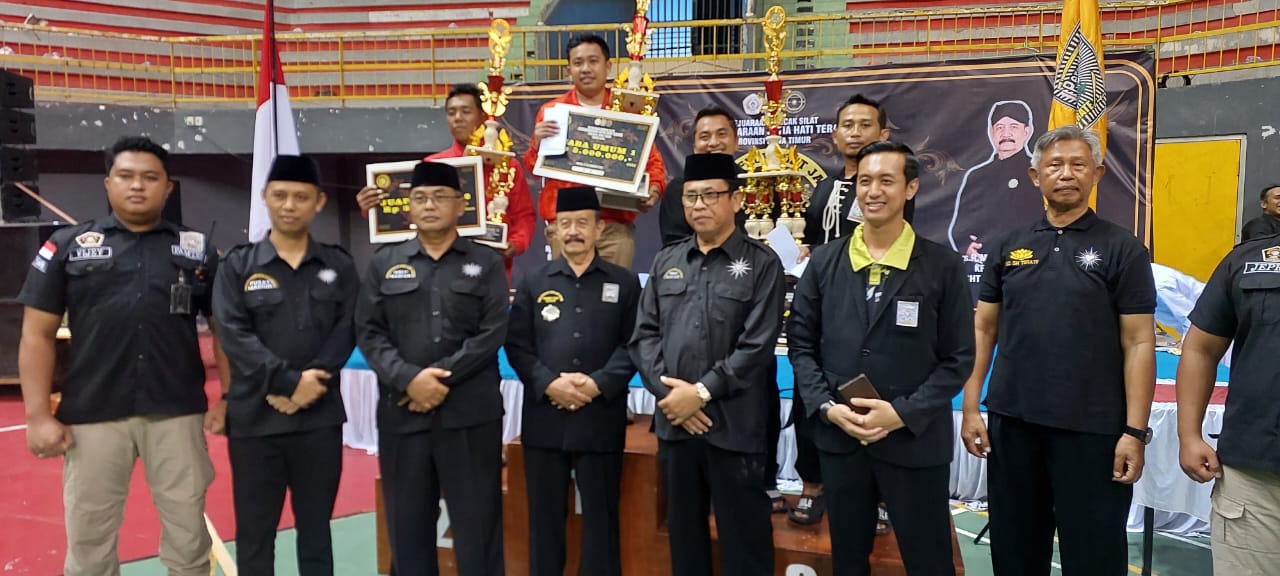 Ketua Umum PSHT Resmi Menutup Kejurprov Pencak Silat Jawa Timur 2025 di Kota Kediri