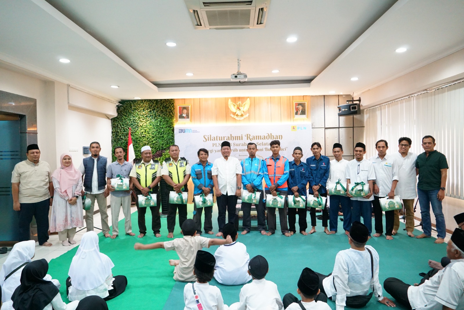 Tebar Kebahagiaan, PLN UP3 Surabaya Selatan Rajut Kebersamaan dalam Silaturahmi Ramadhan