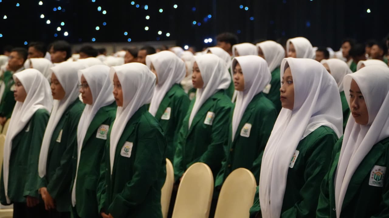 Kukuhkan 4.875 Mahasiswa Baru, Rektor Unusa Tekankan Pentingnya Akhlak dan Intelektual