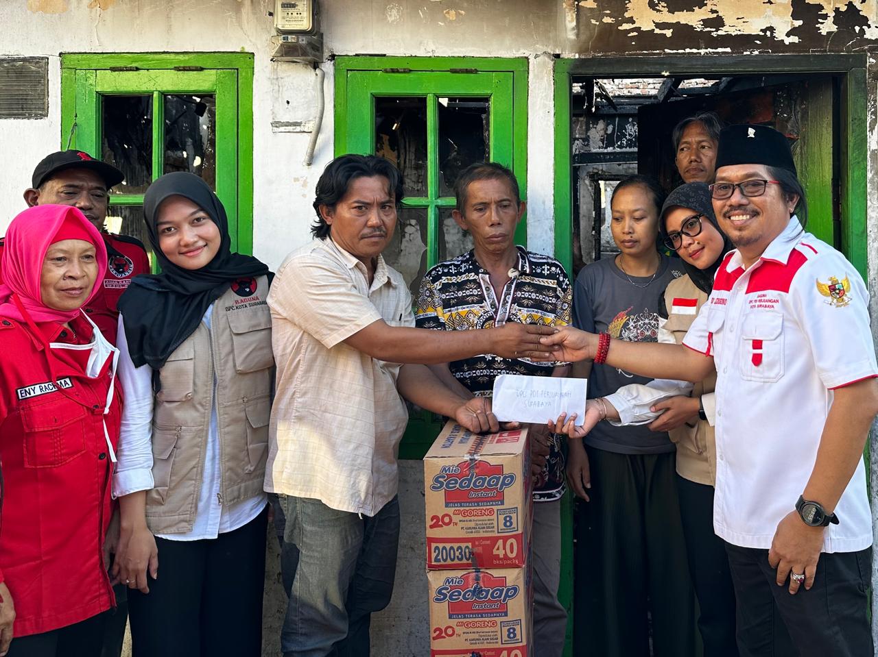 Aksi Peduli, Baguna DPC PDIP Surabaya salurkan Bantuan Kemanusiaan