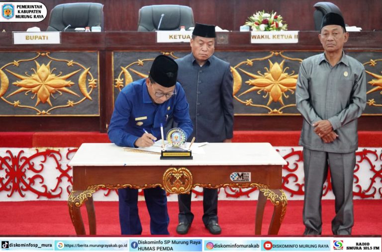 Bupati Heriyus Lakukan penandatanganan pada Rapat Paripurna Ke-7 Masa Sidang II DPRD Setempat