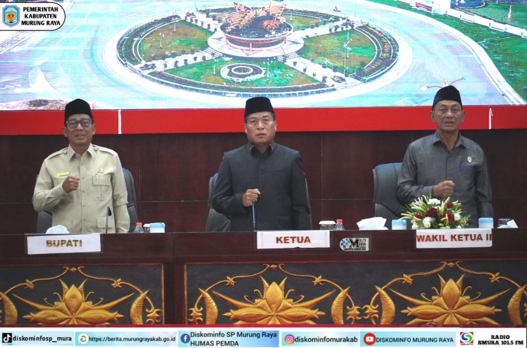 Bupati Heriyus Hadiri Rapat Pemandangan Umum Fraksi
