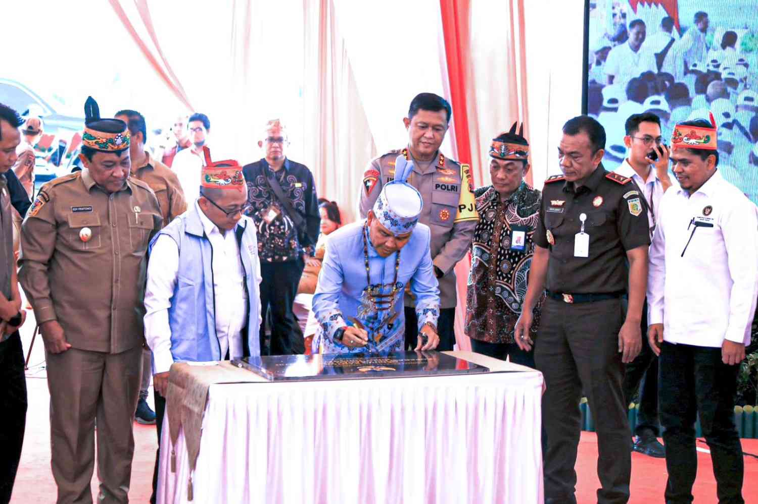 Tonggak Baru Ekonomi Rakyat: Gubernur Agustiar Sabran Resmikan Koperasi Merah Putih Bukit Tunggal