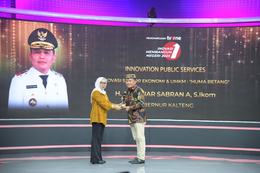 Inovasi Huma Betang Night, Antar Gubernur Agustiar Raih Penghargaan