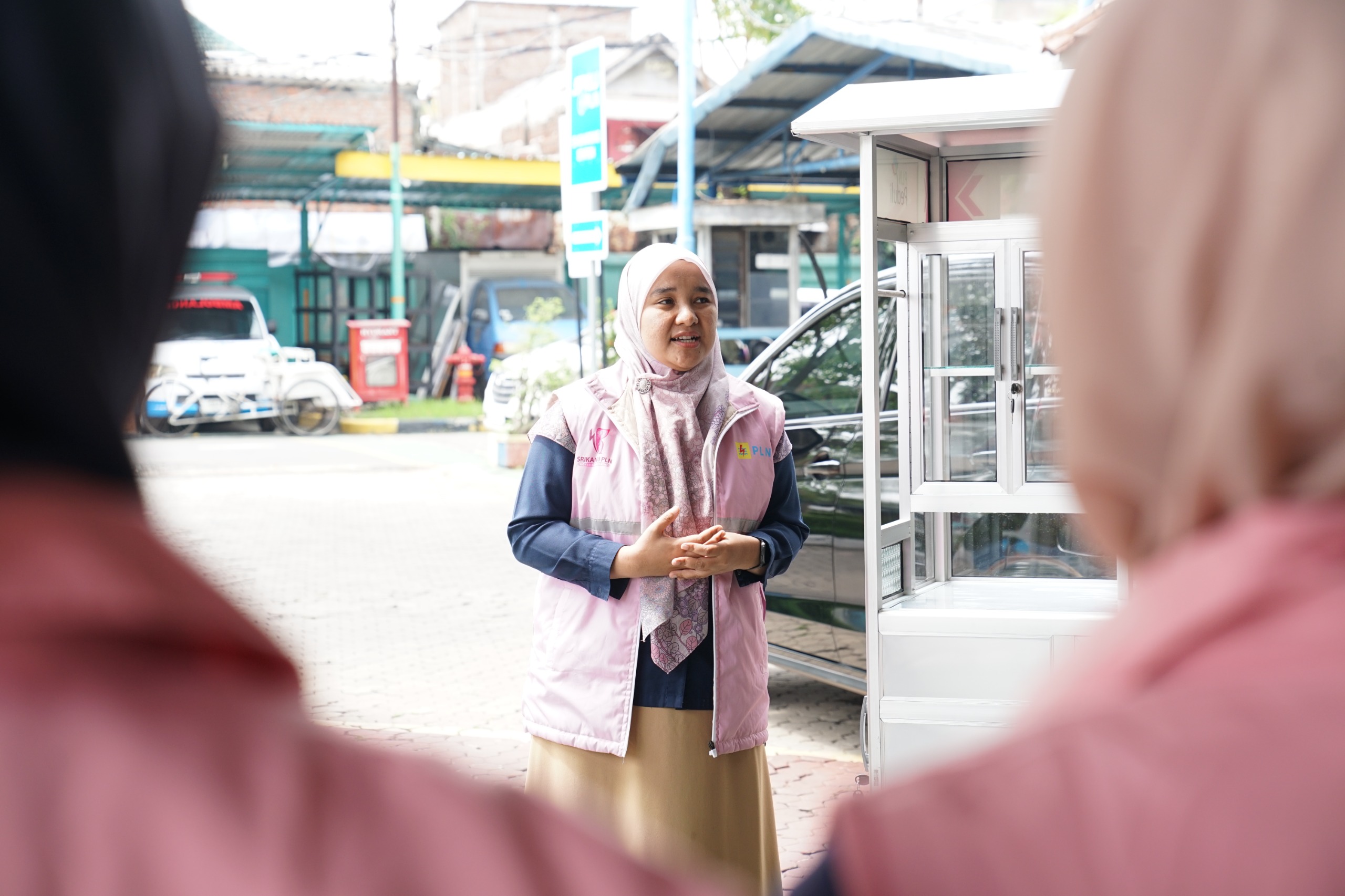 Srikandi PLN UP3 Surabaya Selatan Berbagi Semangat Kepahlawanan Melalui Program “Women Support Women” untuk Pemberdayaan UMKM Perempuan