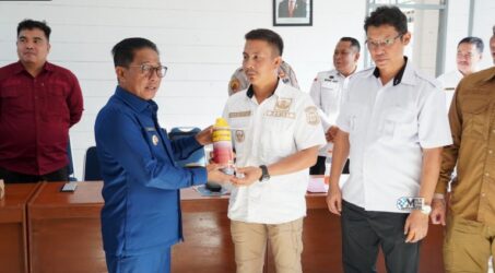 Bupati Mura Serahkan Bantuan Herbisida untuk Dukung Perluasan Tanam Padi Gogo