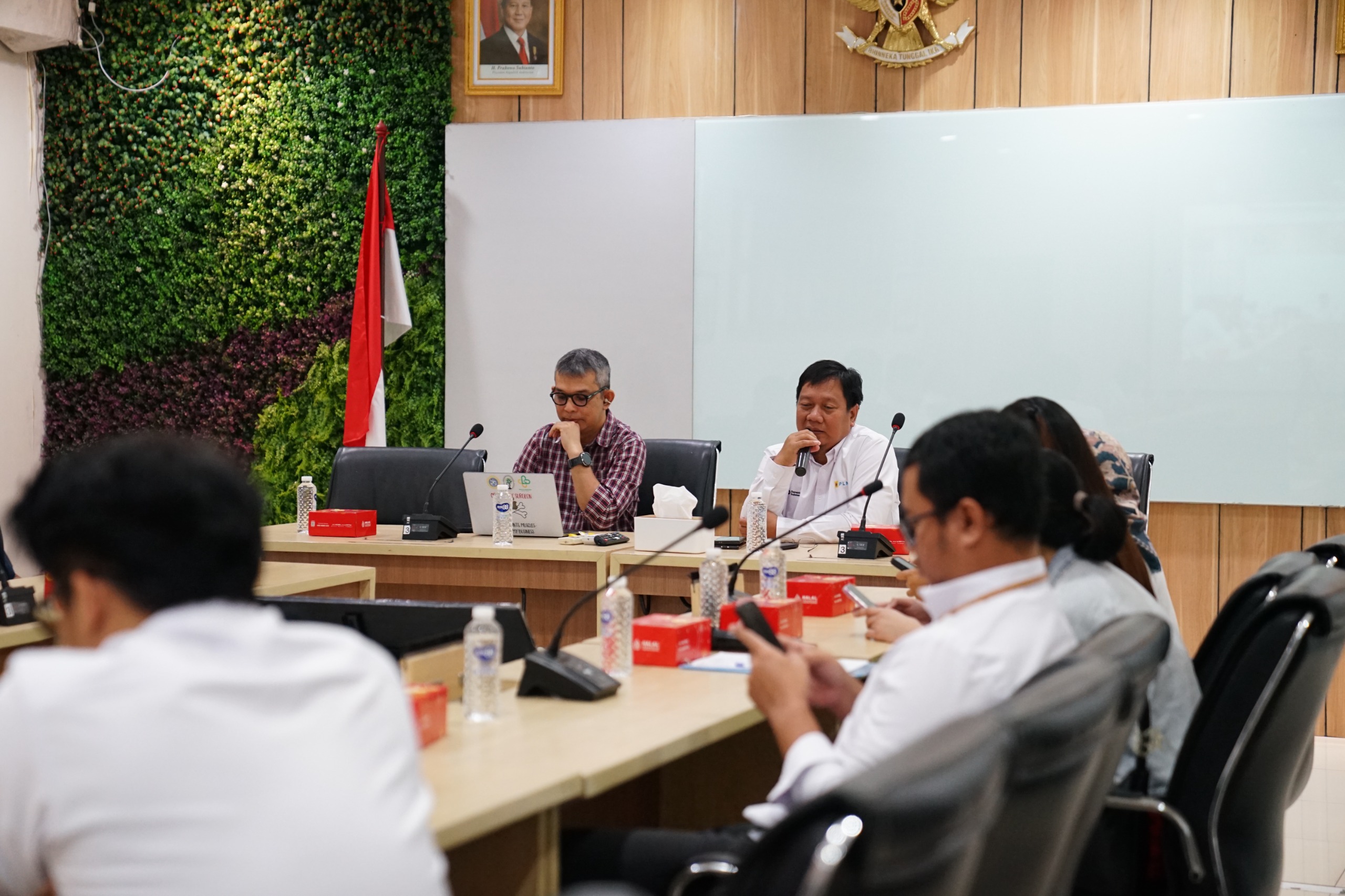 Peringati Bulan K3 Nasional, PLN UP3 Surabaya Selatan Ajak Pegawai Peduli Kesehatan Tulang dan Sendi