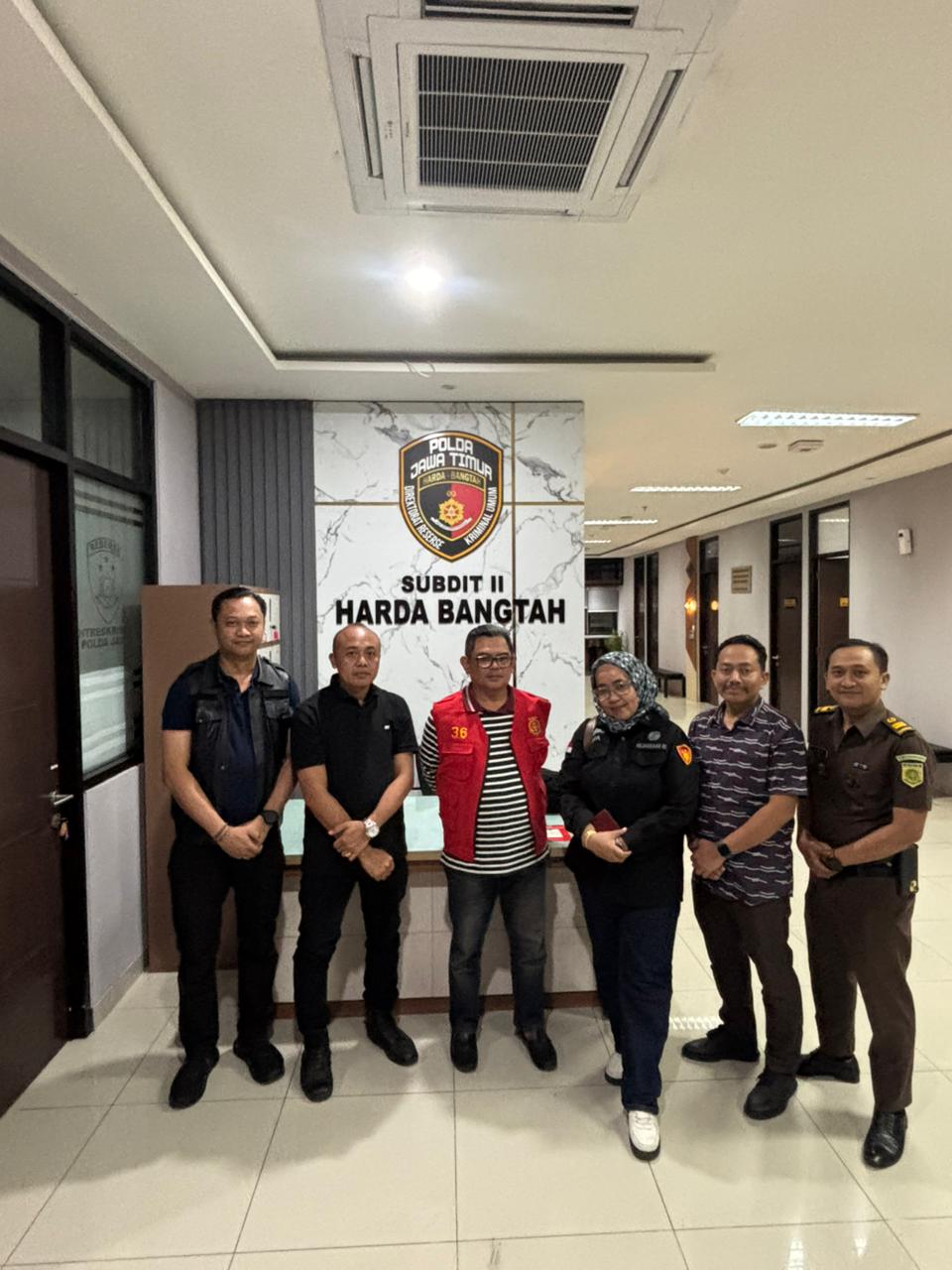 Tim Tangkap Buron Kejari Surabaya Amankan Notaris Lutfi Afandi