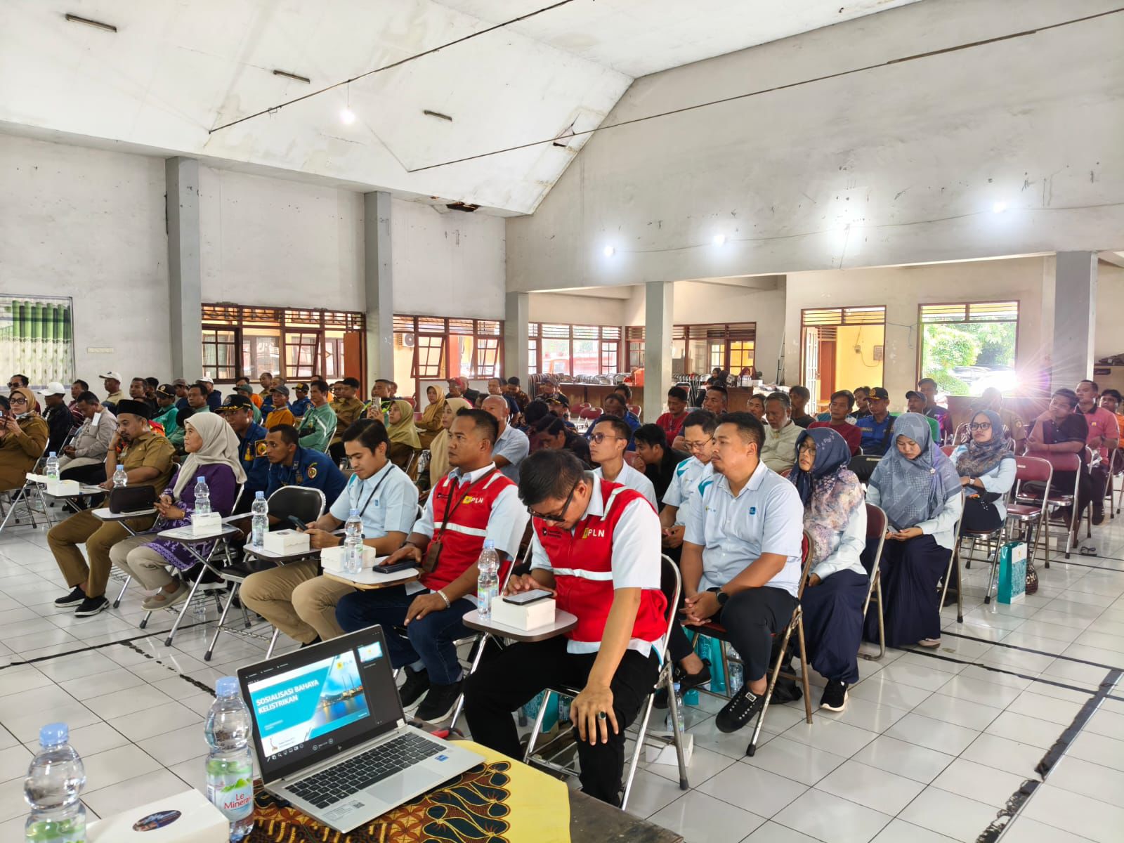 Sambut Hari Buruh, PLN Berkolaborasi dengan BPBD Kabupaten Mojokerto Tingkatkan Kesadaran Bahaya Arus Listrik bagi Pekerja Konstruksi