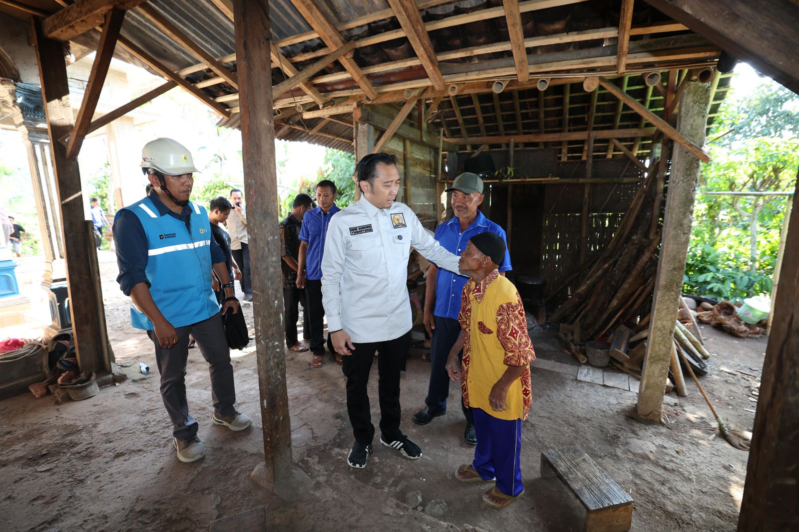 PLN Terangi Warga Salamwates Trenggalek, Program BPBL Diresmikan Wakil Ketua MPR RI
