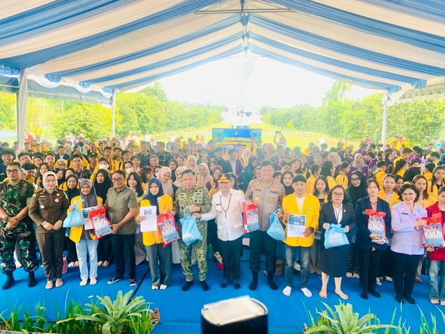 Gubernur Kalteng H. Agustiar Sabran Resmi Buka Pasar Murah Spesial Hari Jadi ke-69 Mahasiswa