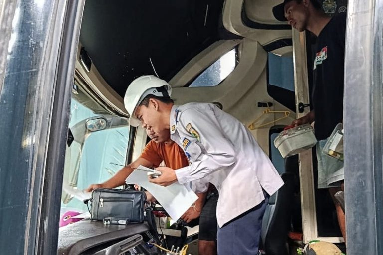 Jamin Keselamatan Jemaah Haji, Dishub Palangka Raya Lakukan Uji Kelayakan Armada Bus