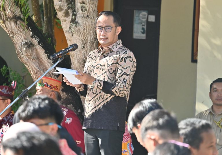 Pimpin Upacara Hardiknas, Fairid Sampaikan 5 Pilar Strategis Pembangunan Pendidikan