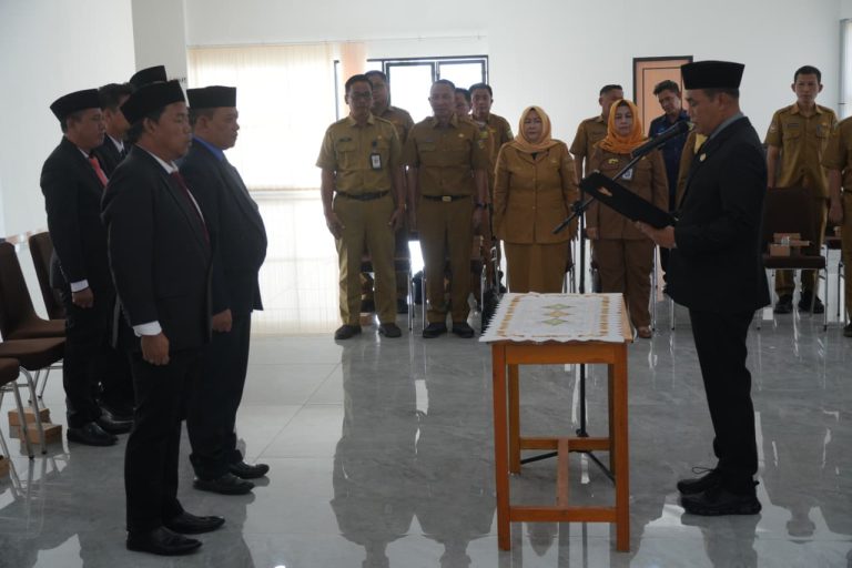 Lantik Pejabat Baru, Achmad Zaini Tegaskan Pentingnya Peningkatan Kinerja ASN