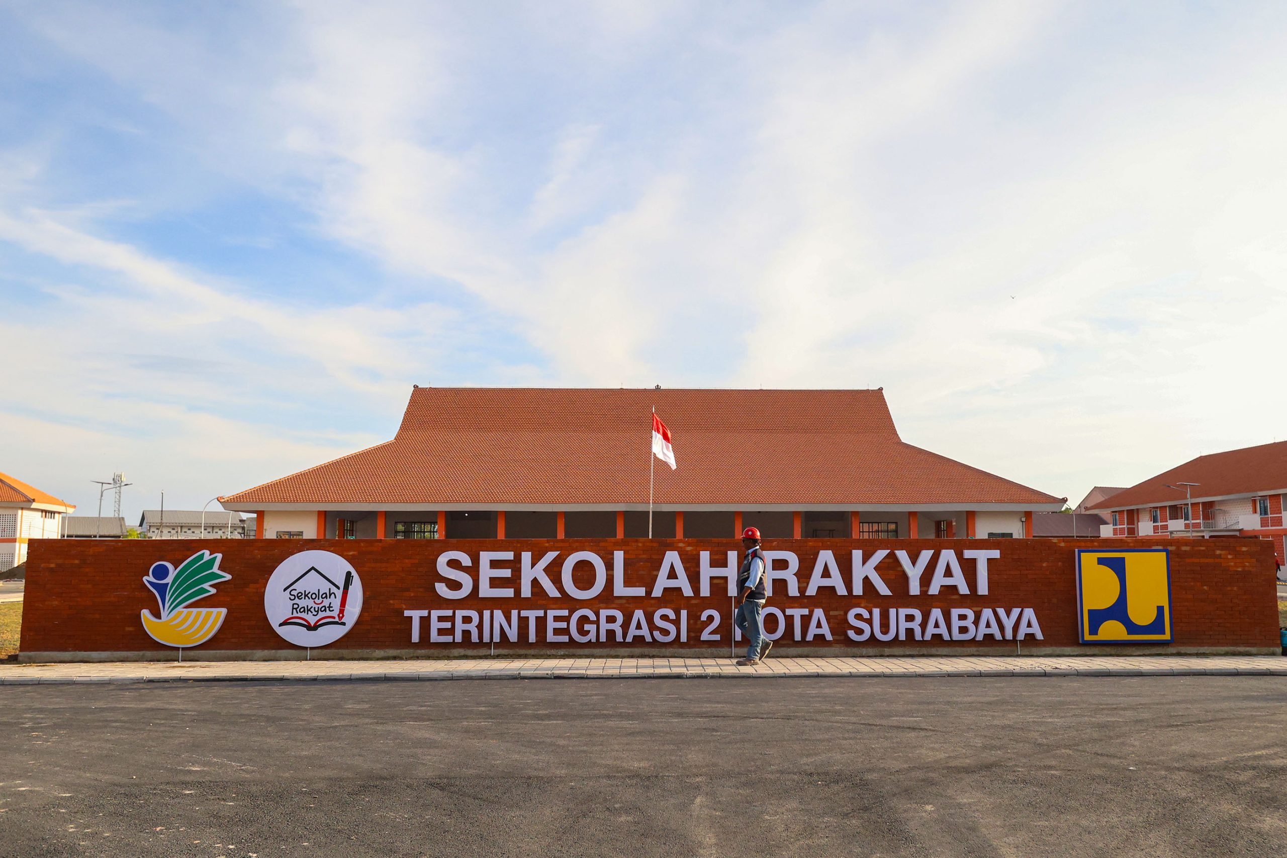 Tinjau Pembangunan Sekolah Rakyat di Surabaya, Kepala Bakom RI Puji Fasilitas Megah untuk Anak Kurang Mampu