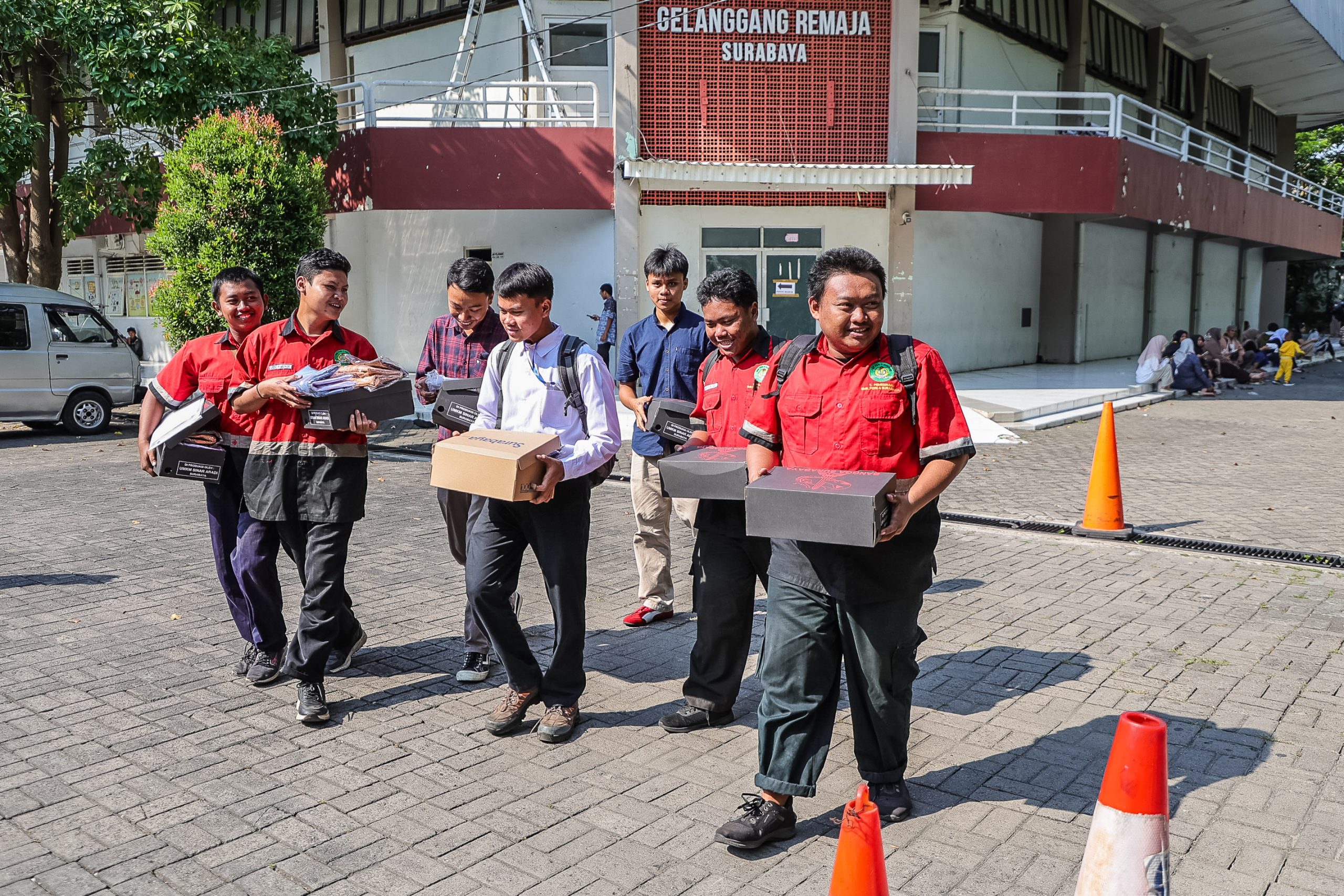 Pemkot Surabaya Beri Bantuan Pendidikan bagi 7.380 Siswa SMA/SMK Sederajat