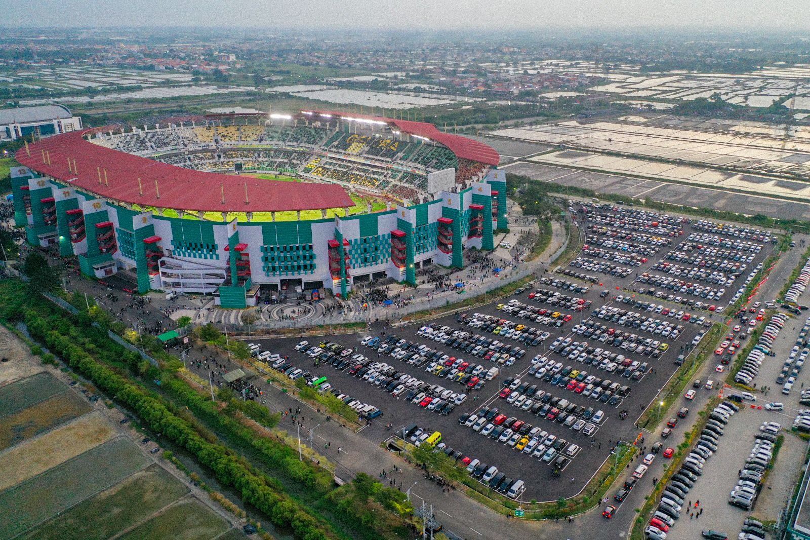 Surabaya Tuan Rumah Piala Presiden 2026, Stadion GBT dan Fasilitas Latihan Siap Digunakan