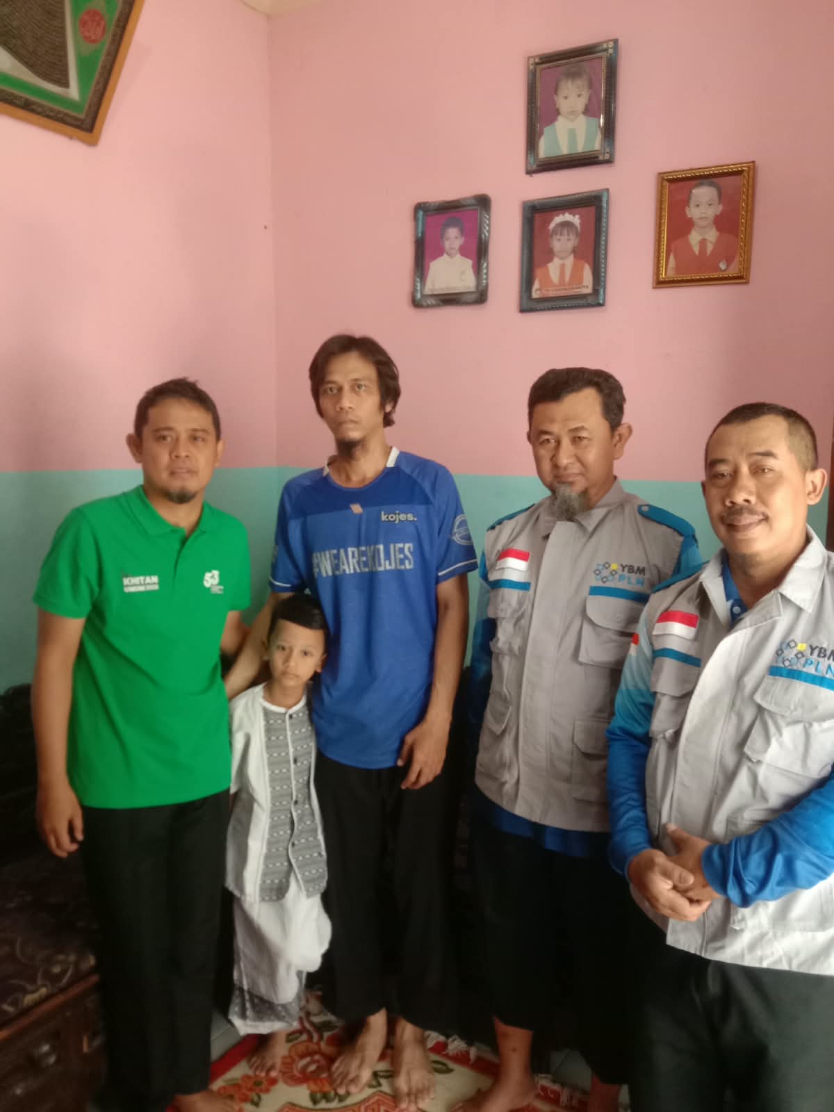 Dedikasi PLN Sambut Hari Pelanggan Nasional, PLN Surabaya Barat Berikan Bantuan Kesehatan bagi Warga