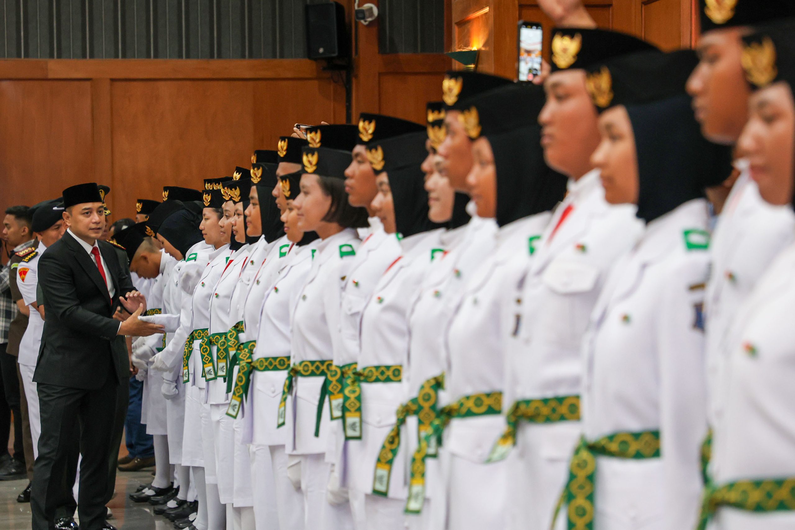 Bakar Semangat 98 Paskibraka Surabaya, Wali Kota Eri: Warisi Api Perjuangan Soekarno, Bukan Abunya