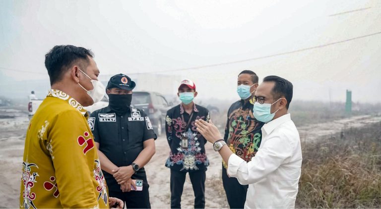 Tinjau Lokasi Karhutla, Wali Kota Palangka Raya Tegaskan Pentingnya Koordinasi Lintas Sektor