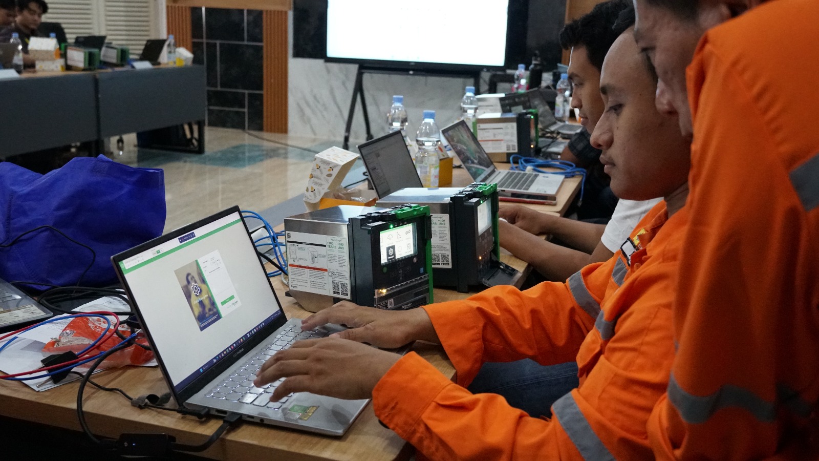 Semarak Hari Pelanggan Nasional, PLN UP2D Jawa Timur Perkuat Kompetensi Insan untuk Hadirkan Layanan Kelistrikan Andal