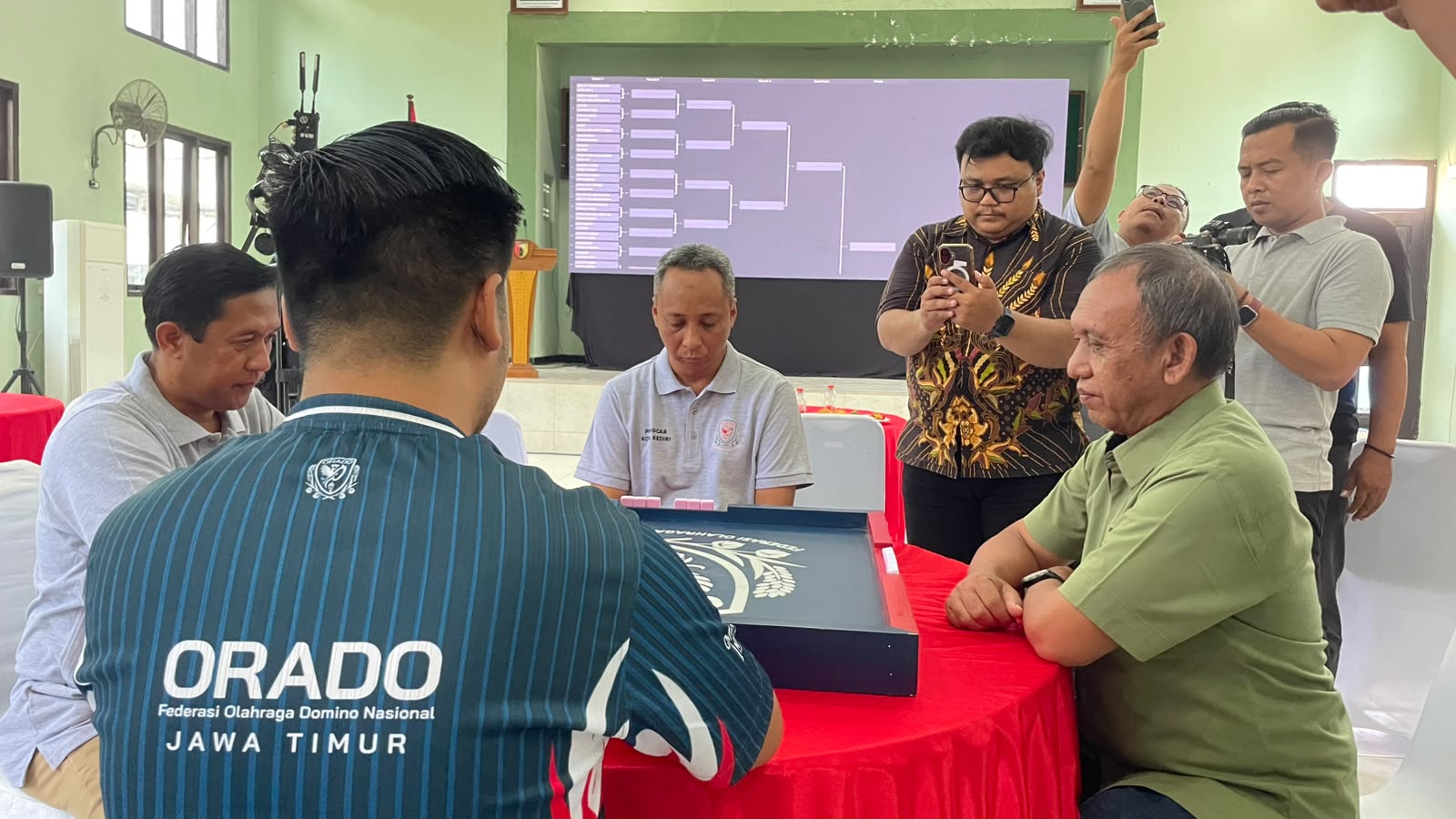 Domino Menantang Stigma di Markas Kodim Kediri