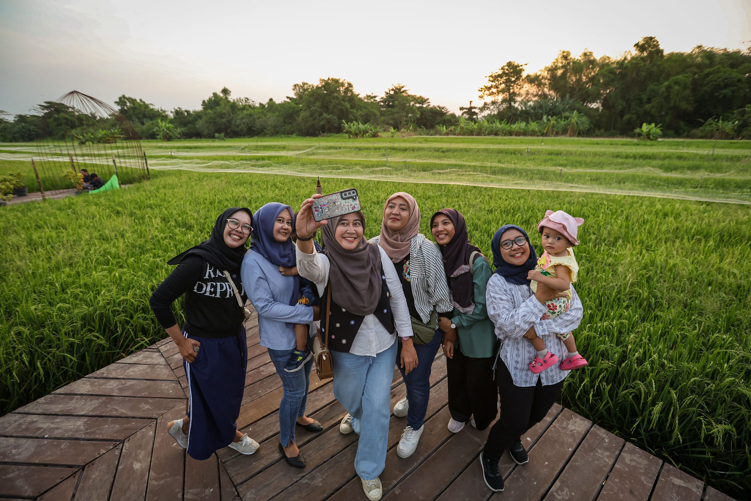 Gelar Garden Fest, Pemkot Surabaya Dorong Hutan Kota Jeruk Jadi Destinasi Edufarm dan Wisata Malam